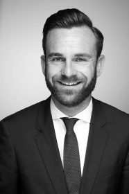 Lars Becker LARS BECKER Co-Founder & Managing Partner